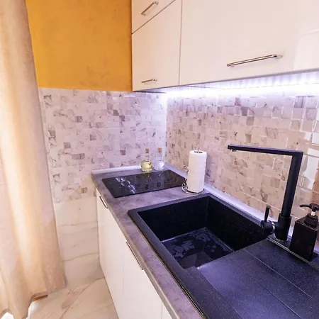 Story Lux * פוצ'ה