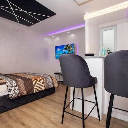 Story Lux * פוצ'ה